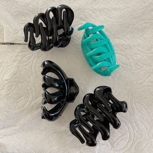 Clip for hair. Black and green